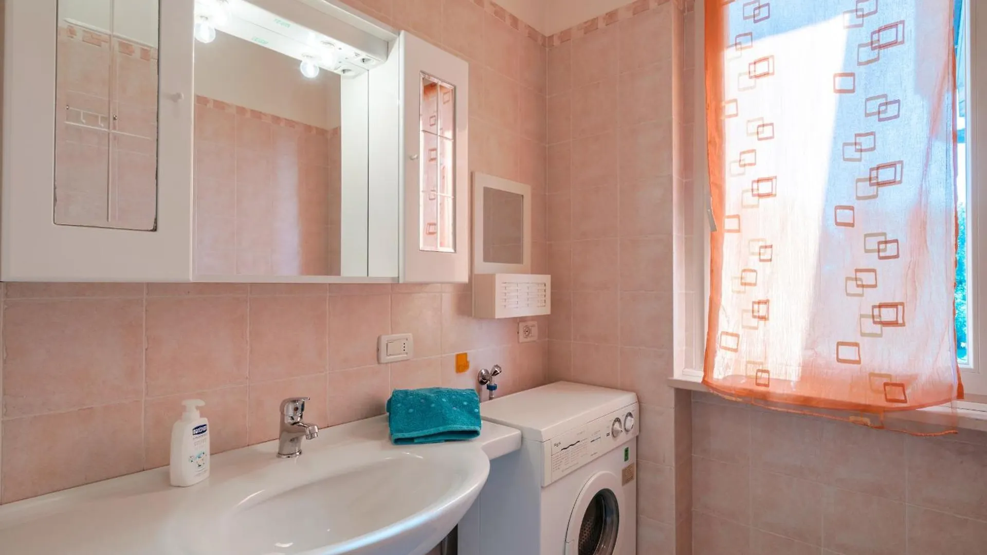 Sisy By The Lake - Con Piscina E Wifi Sirmione Apartamento
